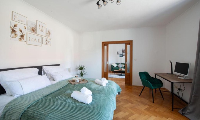 Haag in Oberbayern Apartamento | BeSSa Homes 6 Personen 2 Schlafzimmer, 3 King Size, Betten, Balkon, Küche