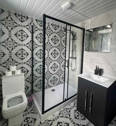 Adamsdown Apartamento | Best 2BR Flat in Cardiff Near Town Centre