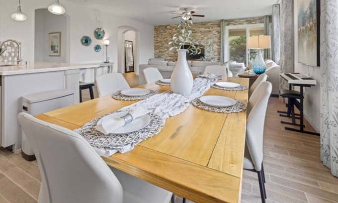 Tulare Casa | Ag show, premium outlets, Freeway, and 1 hour to National park,