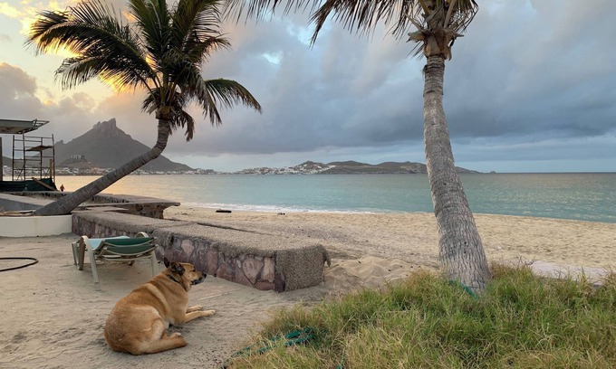 Costa del Mar Casa | Best beachfront location ! Bobs 3-bedroom house WiFi, AC ,fireplace,Sunsets sand
