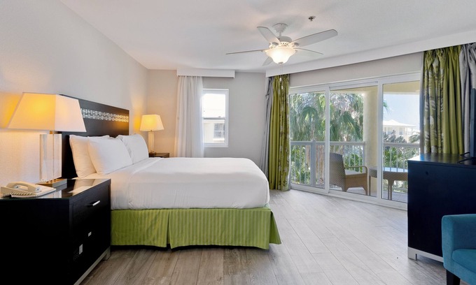 Crystal Harbour Apartamento | Best Choice! With Free Breakfast, Free Parking, Outdoor Pool!