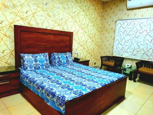 Karachi Hotel | Best Couple Coprtive Guest House