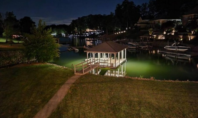 Lake Norman of Catawba Casa | Best Cove on Lake Norman. Quiet but near everything!