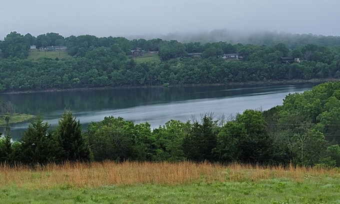 Mountain Home Condominio | Best Dam View! Lake access, Lake & Dam view+room to roam.