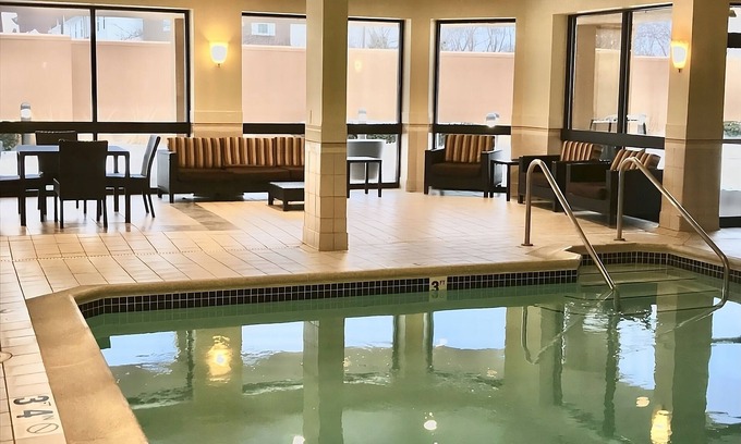 West Dundee Casa | Best for Unwinding! Indoor Pool, Free Parking, Minutes to Elgin History Museum!