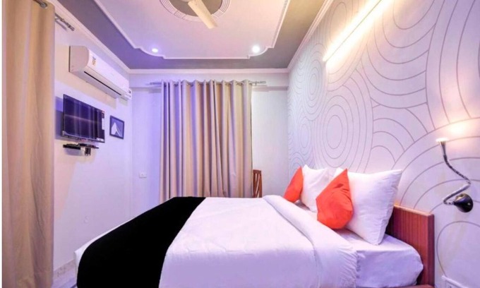 Sanganer Hotel | Best hotel in Jaipur location. Hotel 7 Nights & Restaurant. Couple friendly.