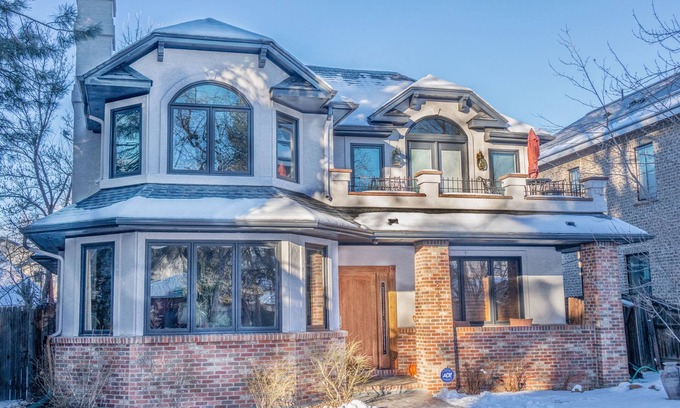 University Park Casa | Nuevo precio ¡No te quedes en los suburbios, quédate aquí!