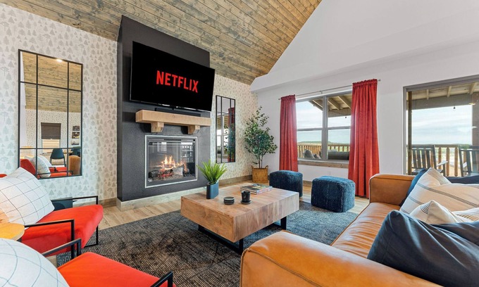 Table Rock Cabina | BEST LAKE VIEWS & Location. Pools, Hot Tub, Game Room! Insta-Worthy! Sleeps 10