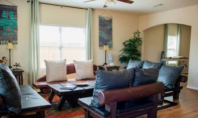 Fort Worth Casa | BEST Location!4BD Entire Culture Home