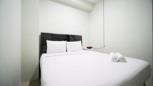 Surabaya Apartamento | Best Location and Comfy 2BR at Bale Hinggil Apartment By Travelio