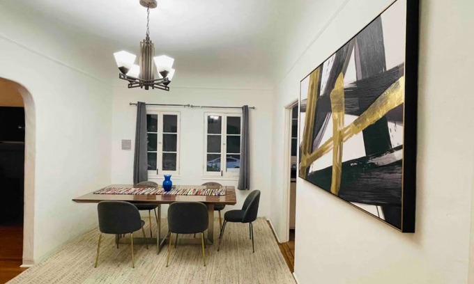 Pico - Robertson Apartamento | Best location, Corner, Chic 2-bedroom with WiFi, AC in beautiful Los Angeles