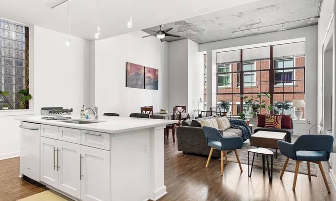 Cultural District Apartamento | Best location! Great views on the deck, Large unit!