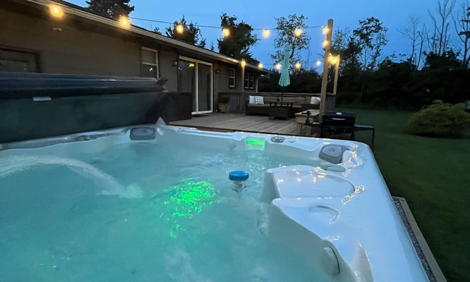 Madison Casa | Best location in Ohio's wine country! Minutes to all wineries, Spire, & GOTL!