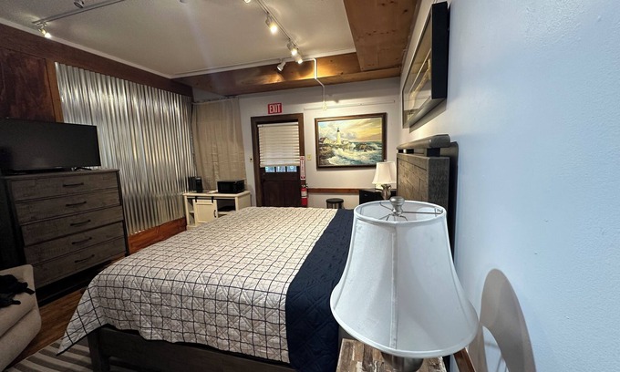 Oriental Casa | Best Location in Oriental! King Bed. Steps away from Oriental Marina!