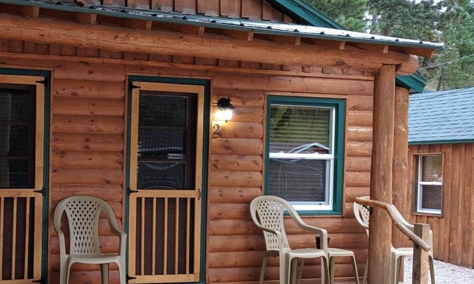 Hill City Cabina | Best location in the Black Hills! Walk to Hill City, 15 Minutes to Mt Rushmore