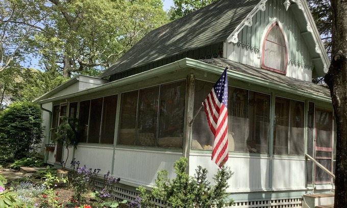 Jamesport Casa | Best location on North Fork Walk to beaches, town, restaurants, wineries.