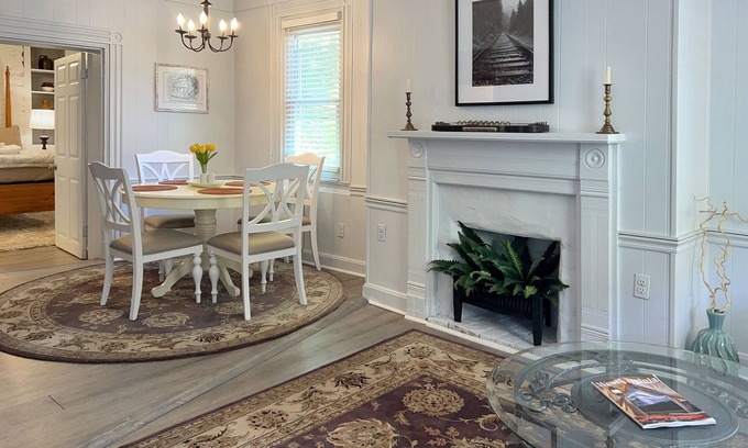Harpers Ferry Apartamento | Best location! The Ohio Suite @ historic 1799 Inn
