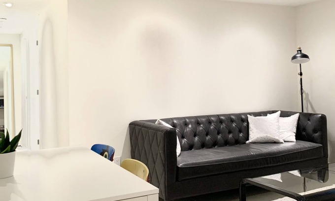 Waterloo Apartamento | Best Location uptown Waterloo, beside Park. Small Clean Private Room (C)