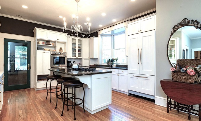 Summit Hill Casa | Best Location! Walk, Shop & Eat on Summit, Grand & Selby; Sleeps 15!