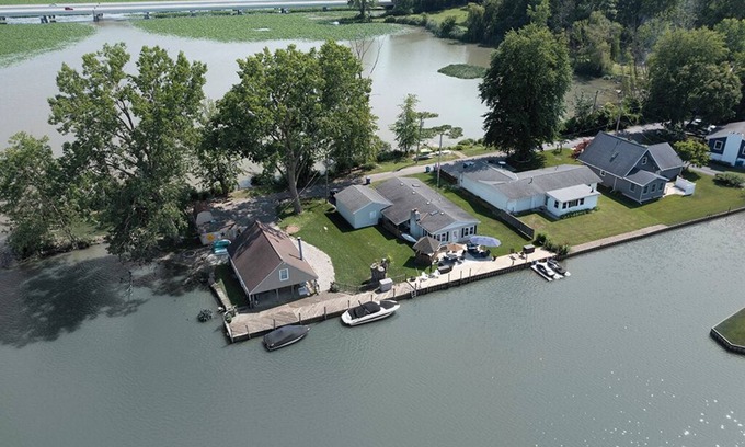 Huron Casa | BEST LOCATION Water Front.Private Dock.Canoe.Kayak.PaddleBoard,GolfCourseCommnty
