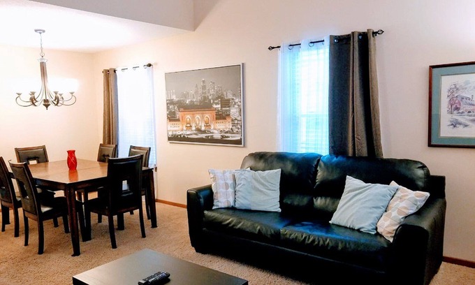 Overland Park Casa | La mejor opción de alojamiento en Overland Park, KS