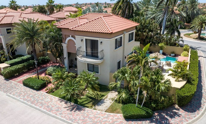 Gold Coast Villa | Best Luxury Villa with Private Pool in Gold Coast