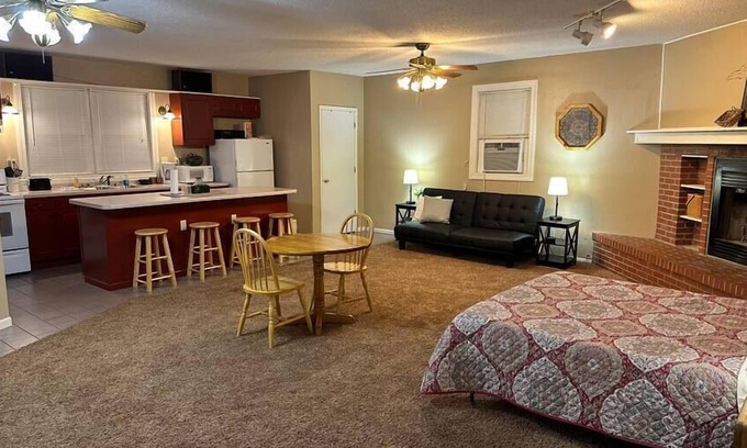 Nauvoo Apartamento | BEST Nauvoo Studio Apartment