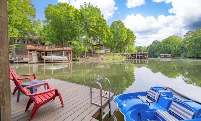 Bracey Casa | Best of Both Worlds | Expansive Waterviews | Pet-Friendly