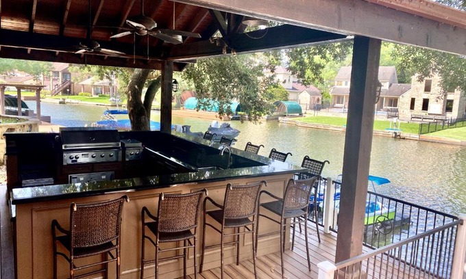 Walden on Lake Conroe Casa | Best of Lake Conroe - Sleeps 16 - Lakefront Memories