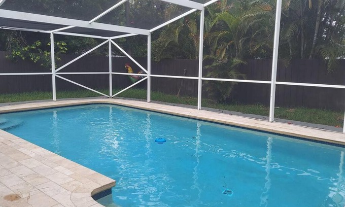 South Corals Casa | Best of Oakland Park, with heated enclosed pool