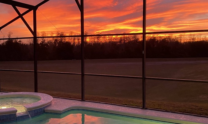 Highgate Park Casa | Best of Orlando Relaxing Quiet Pool Vacation Home
