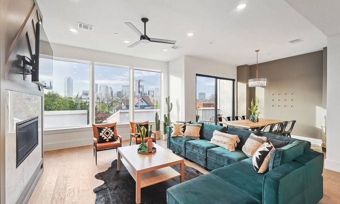 Cedars Casa | Best of The Cedars - Dallas Views, Rooftop Luxury