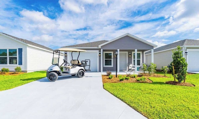 Okahumpka Casa | Best of The Villages! 2BR/2BA Home with Cart & Amenity Access