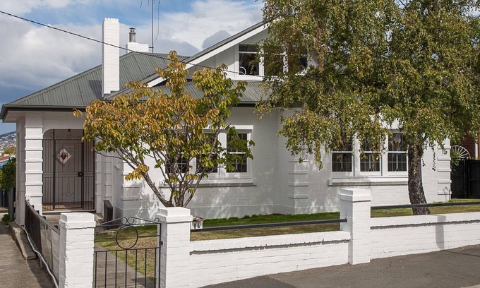 North Hobart Casa | La mejor ubicación, zona de cafetería y restaurante, estacionamiento gratuito para 2 autos, capacidad para 8 personas.