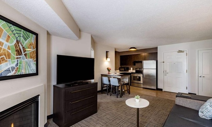 Mount Tabor Apartamento | Best Place to Unwind! Pet-friendly 2BR Suites with Full Kitchen, Free Breakfast!