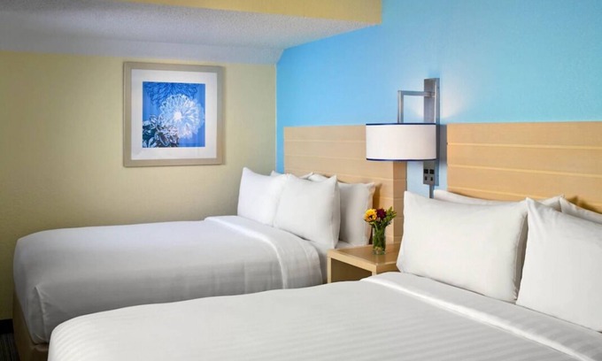 Chesterfield Casa | Best Place to Stay in Chesterfield! Kitchen, Free Breakfast, Pets Allowed