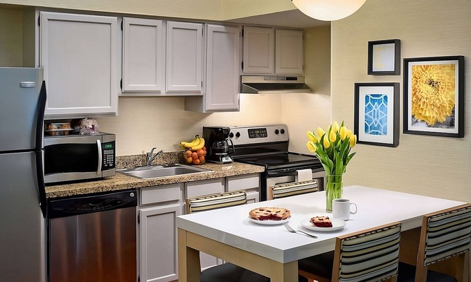 Omaha Hotel | Best Place to Stay in Nebraska! Onsite Pool, Free Breakfast, Pets Allowed