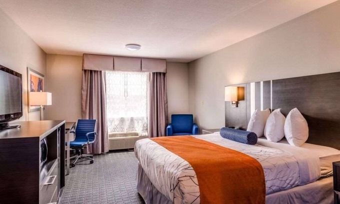 Lexington Complejo | Best Place to Stay in Kentucky! Free Parking, Free Breakfast, Pool