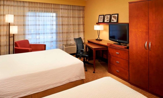 Auburn Hills Hotel | Best Place to Unwind! THREE Modern Units, Pet-friendly, Indoor Swimming Pool!