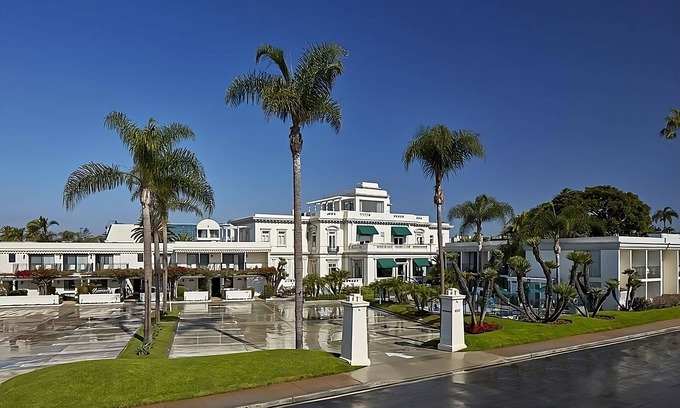 Coronado Hotel | Best Place to Unwind! Comfortable Unit, Onsite Pool, Parking & Beach Access!