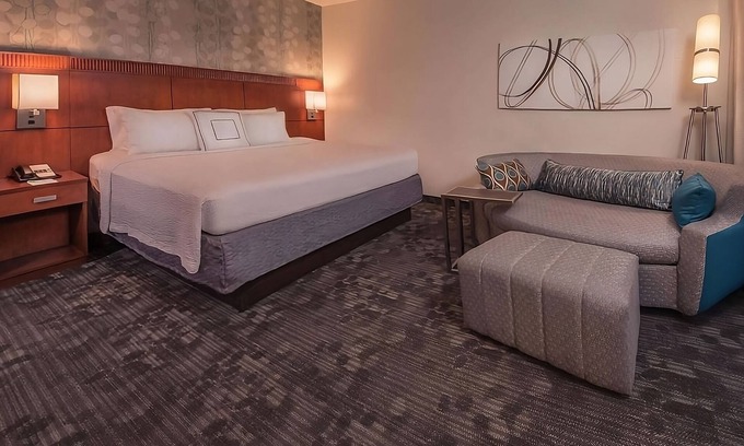 Rosslyn Apartamento | Best Place to Unwind! Hotel w/ Self Parking & Onsite Starbucks! Pets Allowed
