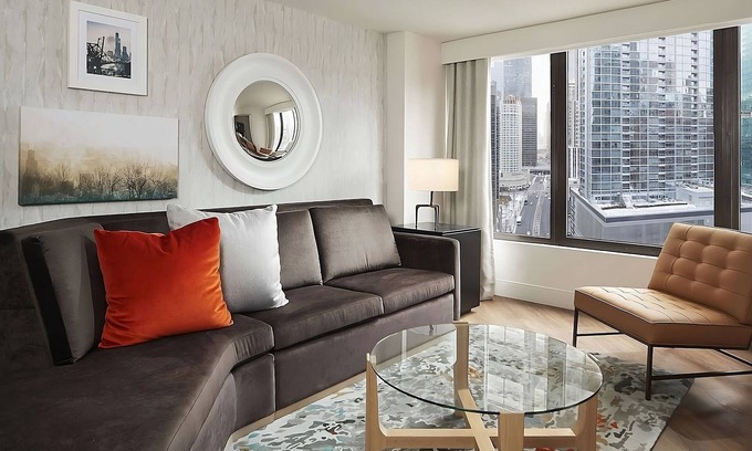 Streeterville Hotel | Best Stay! 3 Relaxing Units, Onsite Pool, Parking, Near Art Institute of Chicago