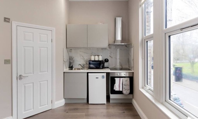 Seven Sisters Condominio | Best Studio Staycation in Prime Location