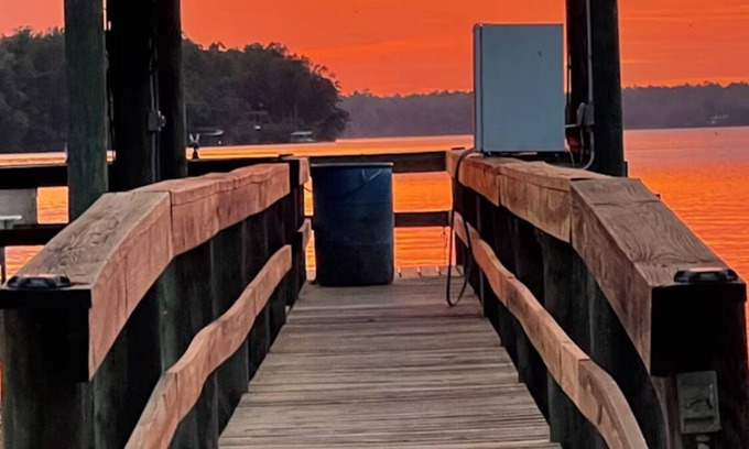 Telogia Casa | Best Sunset Views on Lake Talquin!
