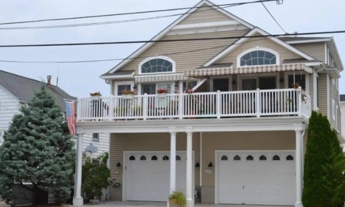 Townsend's Inlet Casa | Best Sunsets in Sea Isle - Bay Block Rental- 2 Blocks to Beach- Townsend Inlet