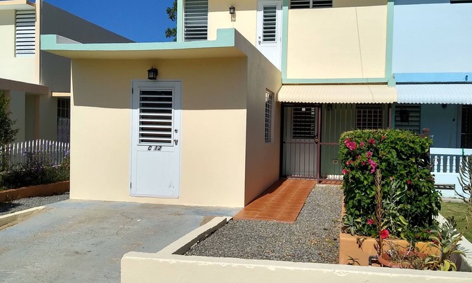 Ensenada Condominio | ¡La mejor playa para nadar a 300 pies de distancia! - Primer piso principal, moderno 4 dormitorios 3