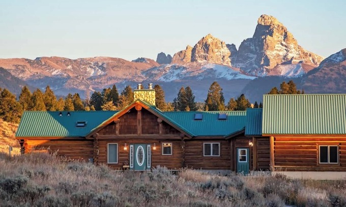 Tetonia Casa | Hermosa, grande, cabaña de troncos occidental para su familia o visita de grupo!
