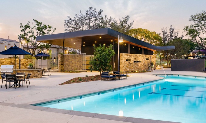 Irvine Condominio | Best Vacation Home in Irvine Lux 4BR Great Park