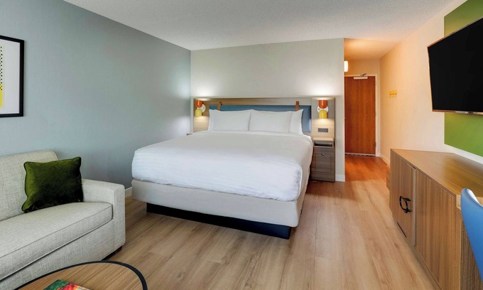 Mayo Clinic Hotel | Best Value, Quality Stay! w/ Pool, Near Rio Montana Park, Pet-Friendly