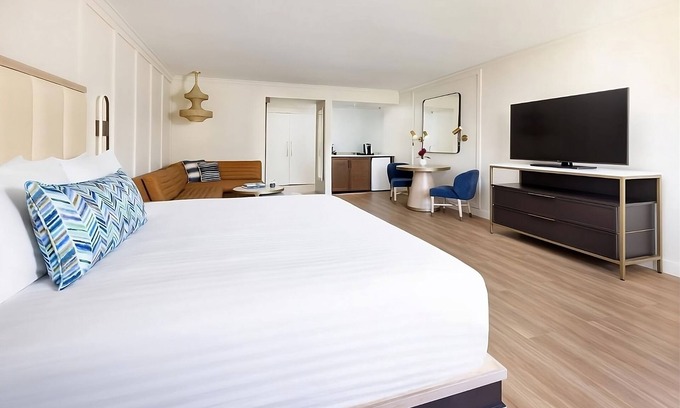 Calabasas Hotel | Best Value, Quality Stay! Pool, Dog-friendly, Walk to Lake Calabasas Park